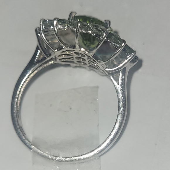 Ring 2.5 carat Peridot w 15 pear shaped Halo Sterling Silver sz 8 - Picture 3 of 8